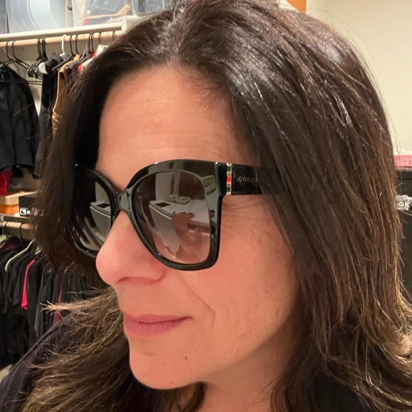 Like new Gucci oversized black sunglasses. PLUS FREE SHIPPING - Picture 4 of 14